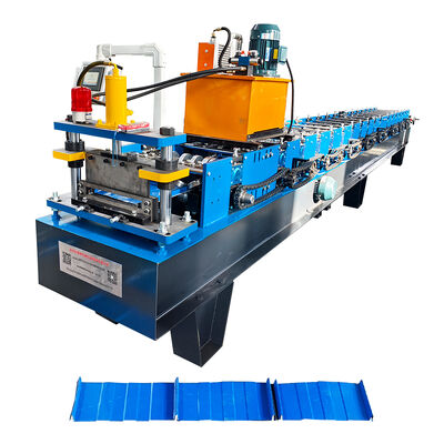 Selbstsichernde Rollformmaschine für Dachpaneele