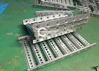 Galvanisierter Stahl galvanisierte Kabel Tray Manufacturing Machine der lochenden Loch-2.5mm