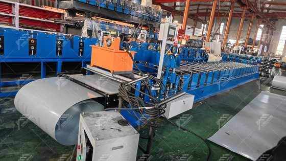3T Hydraulic Cutting Roofing Sheet Roll Forming Machine mit Steuerungssystem