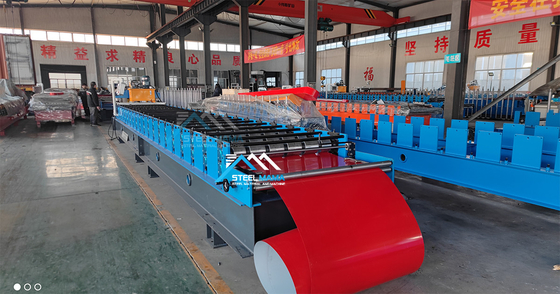 Kompakte Rollenformmaschine für Dachbleche mit 8-15 m/min Formgeschwindigkeit und hydraulischem Schneiden