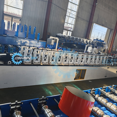 Euro-Type CE Hydraulische Stahlverschluss-Tür-Rollformmaschine mit Bohrloch