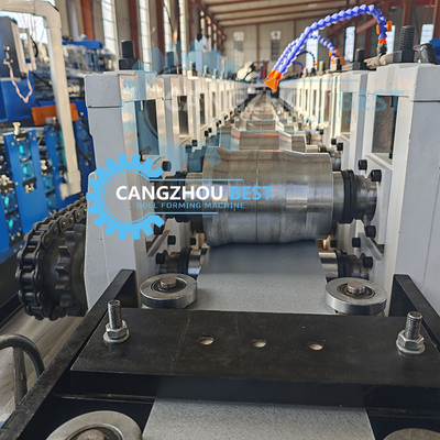 Euro-Type CE Hydraulische Stahlverschluss-Tür-Rollformmaschine mit Bohrloch