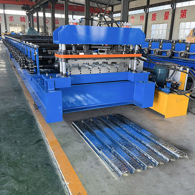 Maschine zur Verformung von Schwerlaststahldeckenplatten und -platten