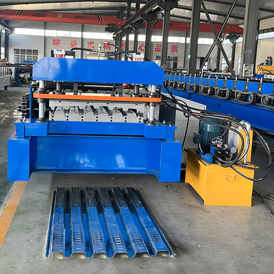 Maschine zur Verformung von Schwerlaststahldeckenplatten und -platten