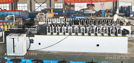 PLC-Automatische Metall-Rollformmaschine für die Produktion von C U L T-Deckennetzen
