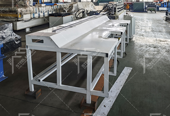 PLC-Automatische Metall-Rollformmaschine für die Produktion von C U L T-Deckennetzen