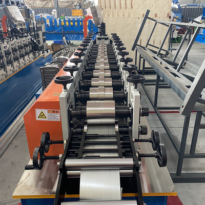 Stamm- und Gleis-Rollformmaschine PLC-Steuerung Fliegende Säge Schneidart