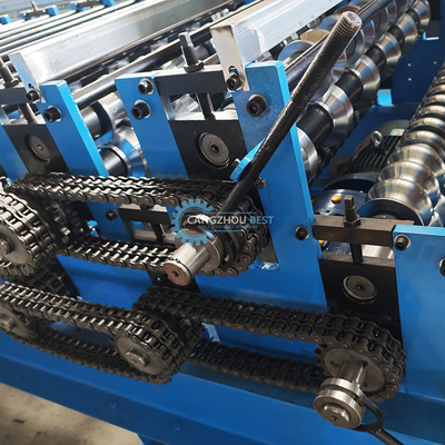 Hydraulisches Schneiden 5,5 kW Verzinktes Stahldoppelschicht-Dachplattenprofil Rollformmaschine