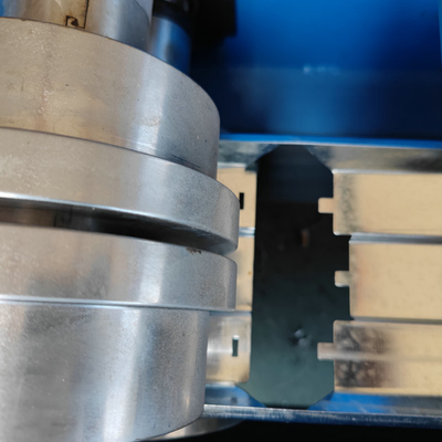 0.8-1.2 mm Selbstverschlussmaschine mit Doppelkopf Türrahmen Rollenformmaschine