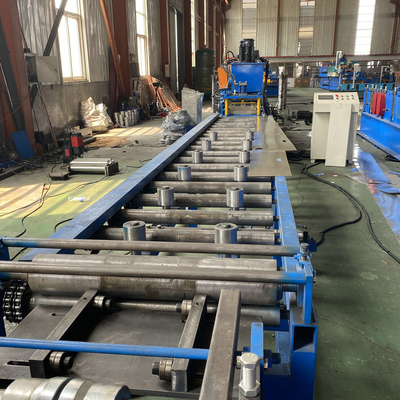 0.8-1.2 mm Selbstverschlussmaschine mit Doppelkopf Türrahmen Rollenformmaschine