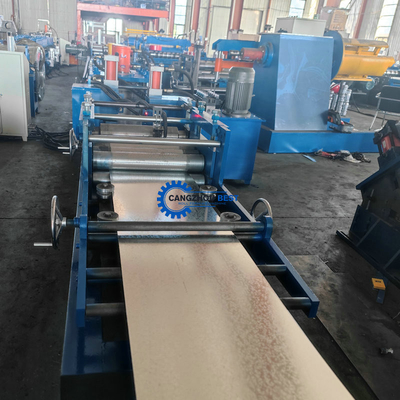 PLC-Steuerungssystem Stahlgebäude Galvanisierte Türrahmen Rollenformmaschine