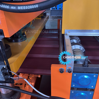 Hydraulisches Schneiden 5,5 kW Leistung Farbstahlprofil Russland Fliesen Rollen Formierung Maschine