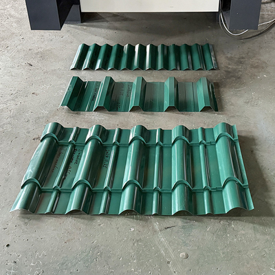 0.25-0.6mm Dicke Drei-Schicht-Rollformmaschine 5.5Kw Hauptmotorleistung
