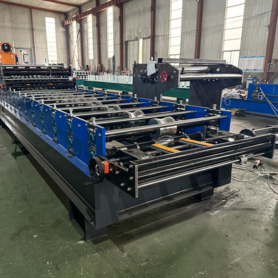 0.25-0.6mm Dicke Drei-Schicht-Rollformmaschine 5.5Kw Hauptmotorleistung