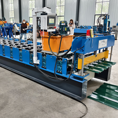Dauerhafte 45# Stahlwalzen Metalldachformmaschine mit 3Kw Hydraulikstation Leistung und 5.5Kw Hauptmotor Leistung