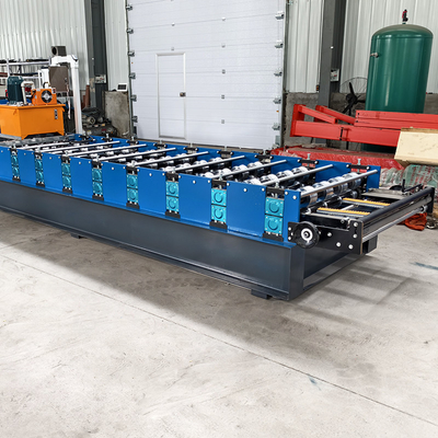 Dauerhafte 45# Stahlwalzen Metalldachformmaschine mit 3Kw Hydraulikstation Leistung und 5.5Kw Hauptmotor Leistung