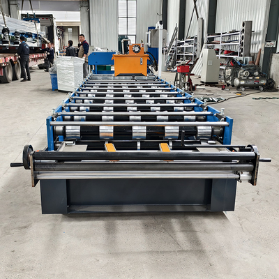 Dauerhafte 45# Stahlwalzen Metalldachformmaschine mit 3Kw Hydraulikstation Leistung und 5.5Kw Hauptmotor Leistung