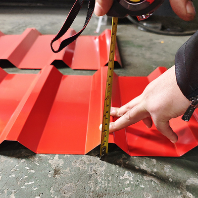 Farbstahlprofil-Dachblech-Rollformmaschine Drei-Schicht-Dreifach-Designs