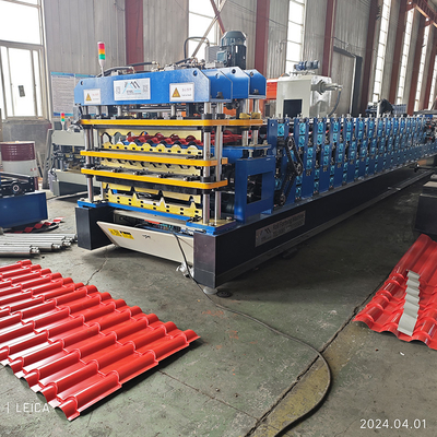 Farbstahlprofil-Dachblech-Rollformmaschine Drei-Schicht-Dreifach-Designs