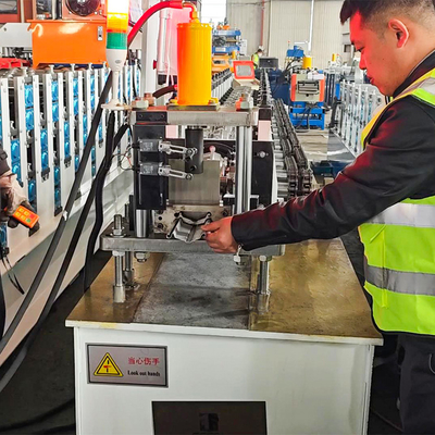 Hydraulische Schneidmaschine mit Rollerläden, Türschleifer, Stahlrollenformmaschine PLC