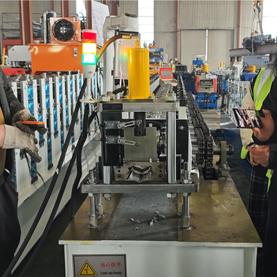 Hydraulische Schneidmaschine mit Rollerläden, Türschleifer, Stahlrollenformmaschine PLC