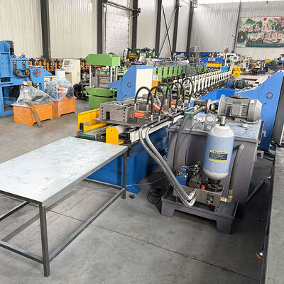 Schnellgeschwindigkeit T24X26 Hydraulische Stanzkreuz-Decken-T-Gitter-Rollformmaschine