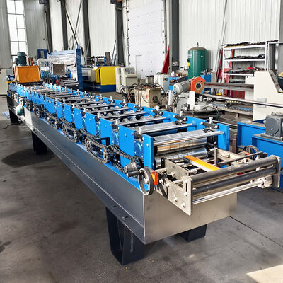 Selbstsichernde Rollformmaschine für Dachpaneele