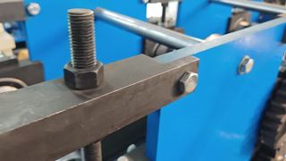 Stahlwinkel-Rollformmaschine